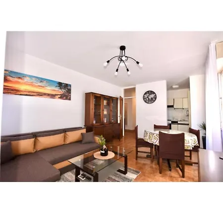 Veki Apartment *